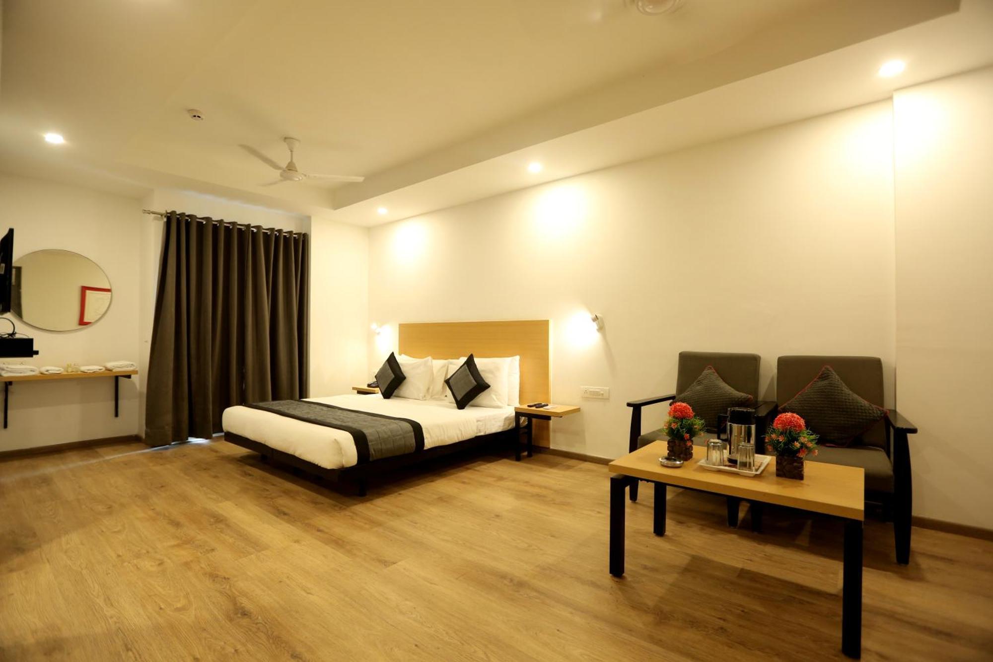 The Roseman Hotel & Suites Ghaziabad Exterior photo